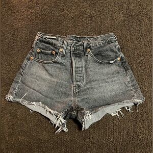 Levi’s 501 cut off denim short
